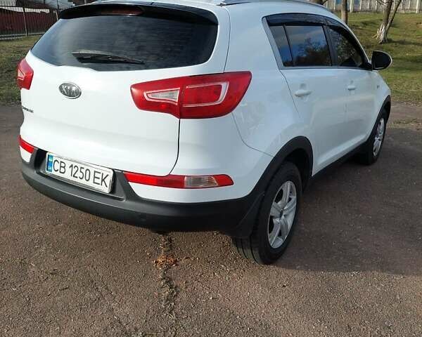 Белый Киа Sportage, объемом двигателя 2 л и пробегом 171 тыс. км за 12000 $, фото 1 на Automoto.ua