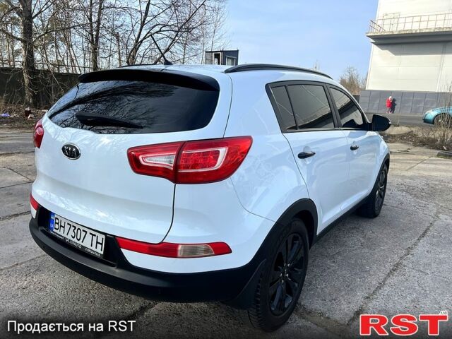 Белый Киа Sportage, объемом двигателя 2 л и пробегом 176 тыс. км за 13600 $, фото 4 на Automoto.ua