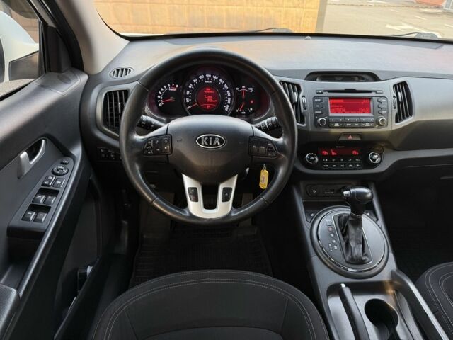 Білий Кіа Sportage, об'ємом двигуна 2 л та пробігом 161 тис. км за 10900 $, фото 9 на Automoto.ua