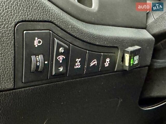 Білий Кіа Sportage, об'ємом двигуна 2 л та пробігом 161 тис. км за 11499 $, фото 23 на Automoto.ua
