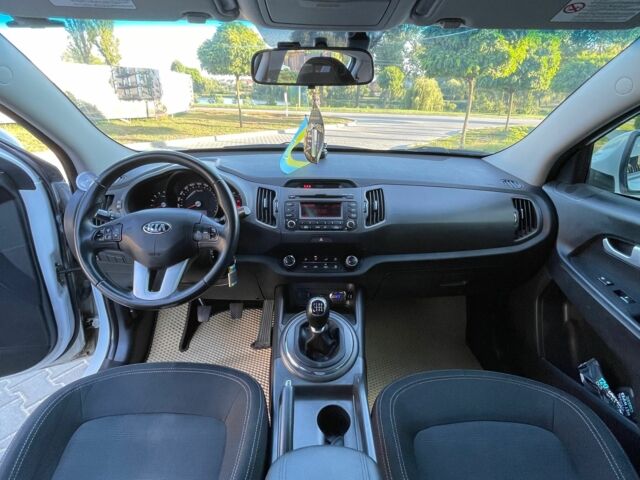 Білий Кіа Sportage, об'ємом двигуна 1.7 л та пробігом 201 тис. км за 11500 $, фото 6 на Automoto.ua