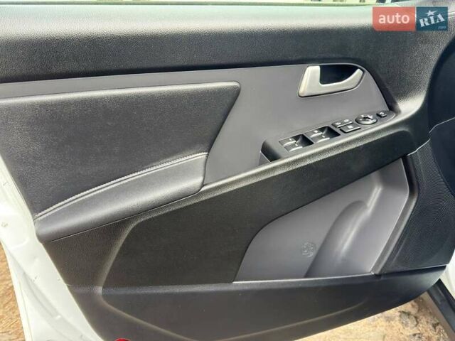 Білий Кіа Sportage, об'ємом двигуна 1.69 л та пробігом 194 тис. км за 10995 $, фото 18 на Automoto.ua