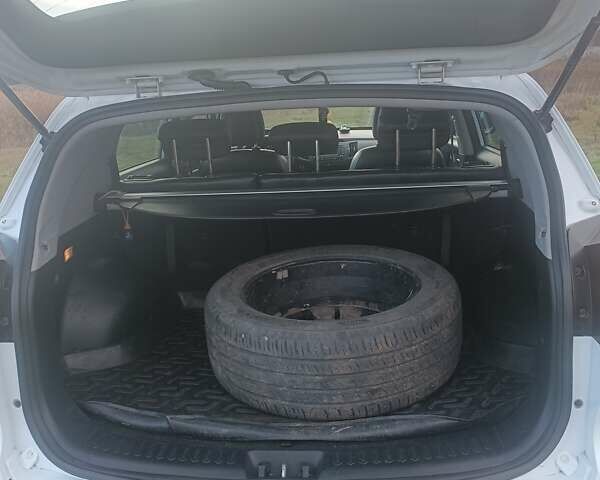 Білий Кіа Sportage, об'ємом двигуна 2 л та пробігом 173 тис. км за 11000 $, фото 15 на Automoto.ua