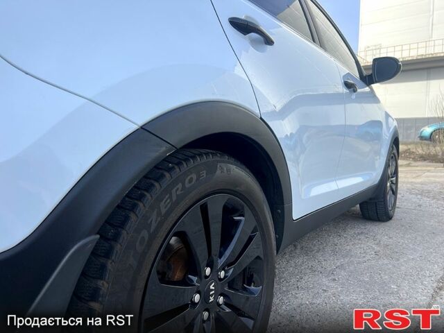 Белый Киа Sportage, объемом двигателя 2 л и пробегом 176 тыс. км за 13600 $, фото 5 на Automoto.ua
