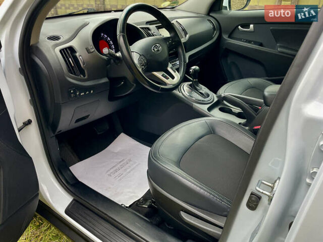 Белый Киа Sportage, объемом двигателя 2 л и пробегом 129 тыс. км за 15900 $, фото 12 на Automoto.ua