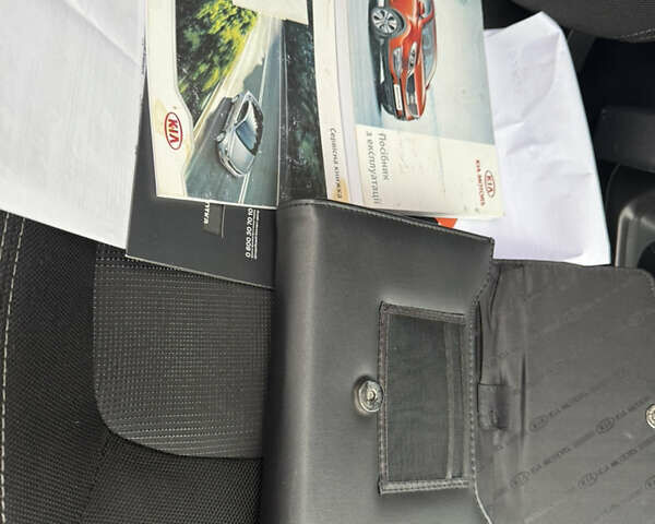 Білий Кіа Sportage, об'ємом двигуна 1.7 л та пробігом 98 тис. км за 13950 $, фото 39 на Automoto.ua