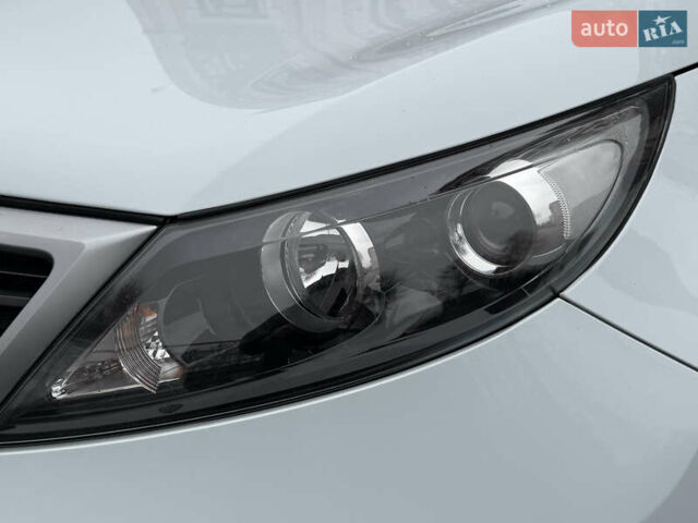Білий Кіа Sportage, об'ємом двигуна 1.7 л та пробігом 98 тис. км за 13950 $, фото 9 на Automoto.ua
