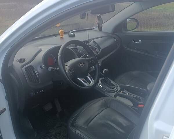 Білий Кіа Sportage, об'ємом двигуна 2 л та пробігом 173 тис. км за 11000 $, фото 6 на Automoto.ua
