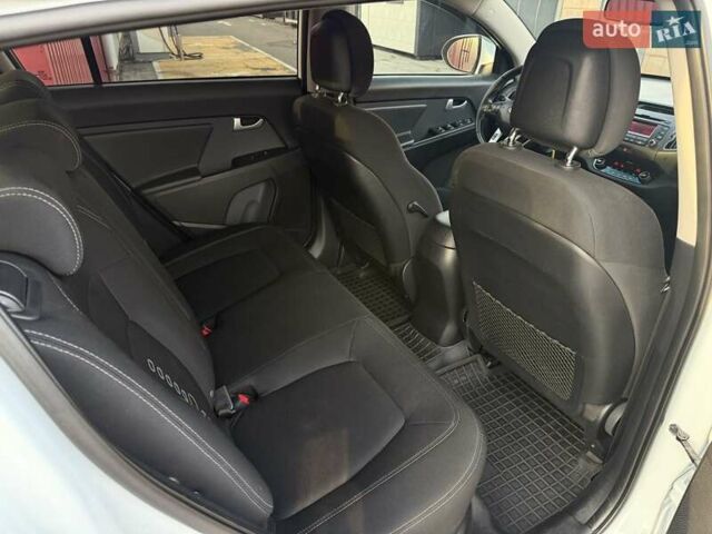 Белый Киа Sportage, объемом двигателя 2 л и пробегом 161 тыс. км за 10900 $, фото 37 на Automoto.ua