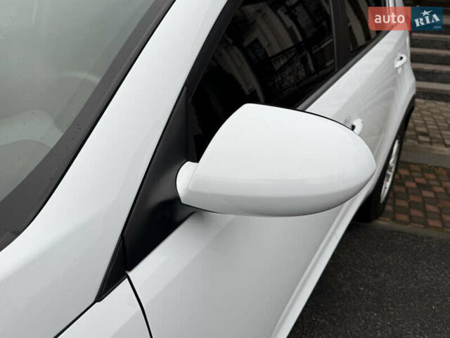 Білий Кіа Sportage, об'ємом двигуна 1.7 л та пробігом 98 тис. км за 13950 $, фото 31 на Automoto.ua