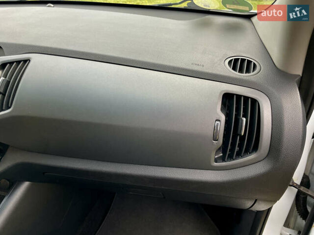 Белый Киа Sportage, объемом двигателя 2 л и пробегом 129 тыс. км за 15900 $, фото 22 на Automoto.ua