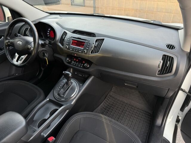 Білий Кіа Sportage, об'ємом двигуна 2 л та пробігом 161 тис. км за 10900 $, фото 17 на Automoto.ua