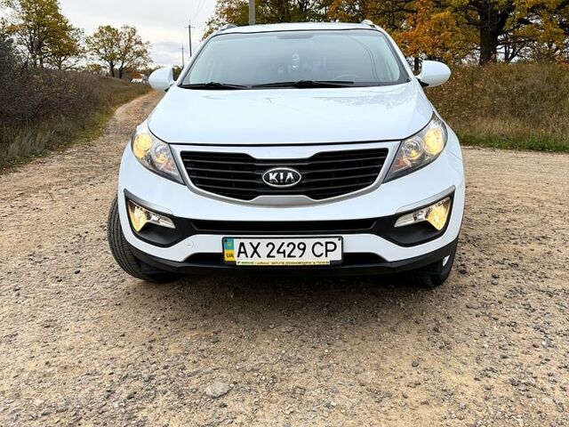 Білий Кіа Sportage, об'ємом двигуна 2 л та пробігом 53 тис. км за 13800 $, фото 2 на Automoto.ua
