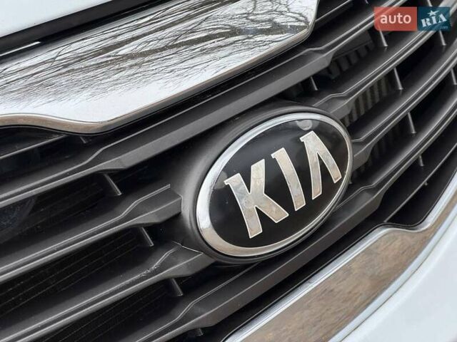 Білий Кіа Sportage, об'ємом двигуна 1.69 л та пробігом 194 тис. км за 10995 $, фото 7 на Automoto.ua