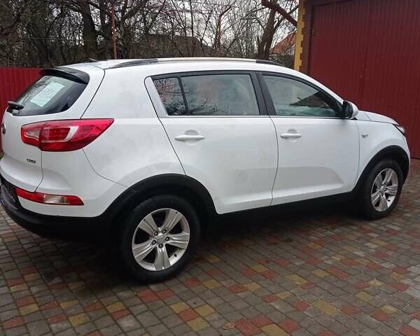 Белый Киа Sportage, объемом двигателя 1.7 л и пробегом 245 тыс. км за 9500 $, фото 3 на Automoto.ua