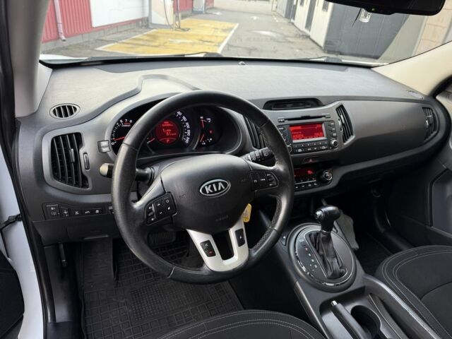 Білий Кіа Sportage, об'ємом двигуна 2 л та пробігом 161 тис. км за 10900 $, фото 14 на Automoto.ua