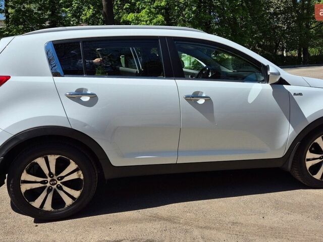 Білий Кіа Sportage, об'ємом двигуна 2 л та пробігом 98 тис. км за 13999 $, фото 11 на Automoto.ua