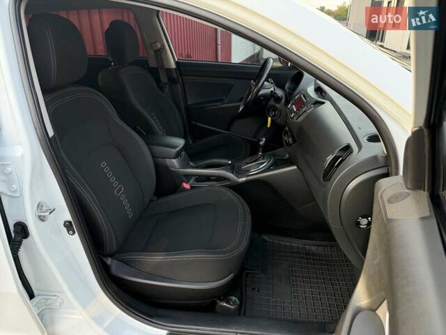 Белый Киа Sportage, объемом двигателя 2 л и пробегом 161 тыс. км за 10900 $, фото 36 на Automoto.ua