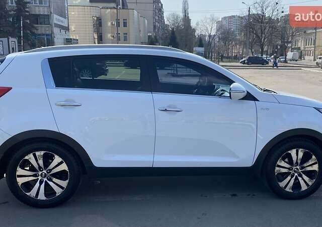 Белый Киа Sportage, объемом двигателя 2 л и пробегом 129 тыс. км за 15000 $, фото 2 на Automoto.ua