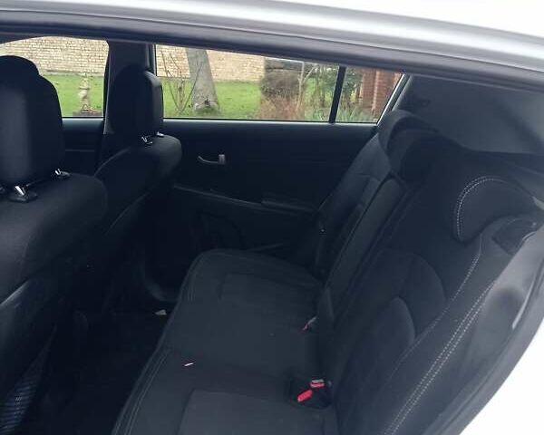 Белый Киа Sportage, объемом двигателя 1.7 л и пробегом 245 тыс. км за 9500 $, фото 8 на Automoto.ua