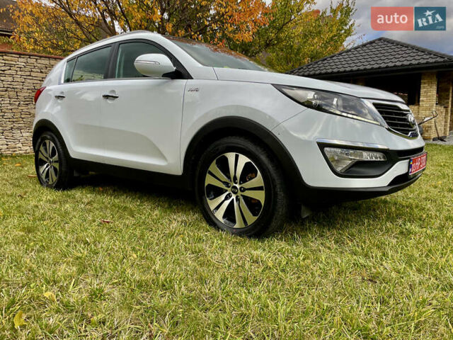 Белый Киа Sportage, объемом двигателя 2 л и пробегом 129 тыс. км за 15900 $, фото 2 на Automoto.ua