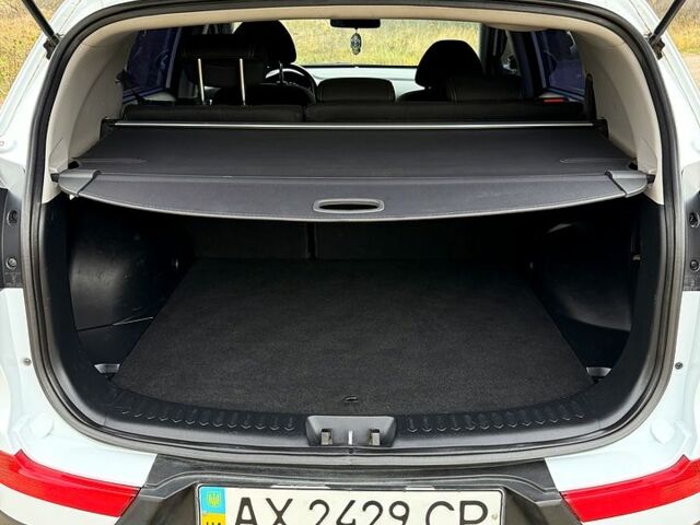 Білий Кіа Sportage, об'ємом двигуна 2 л та пробігом 53 тис. км за 13800 $, фото 10 на Automoto.ua