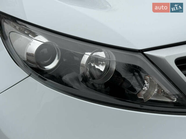 Білий Кіа Sportage, об'ємом двигуна 1.7 л та пробігом 98 тис. км за 13950 $, фото 17 на Automoto.ua