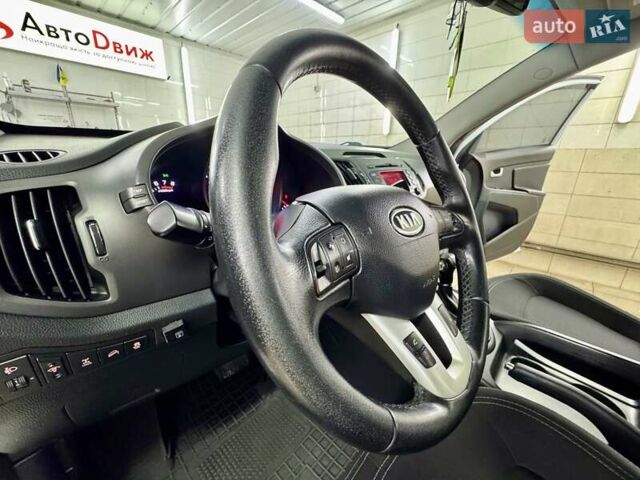 Білий Кіа Sportage, об'ємом двигуна 2 л та пробігом 161 тис. км за 11499 $, фото 19 на Automoto.ua