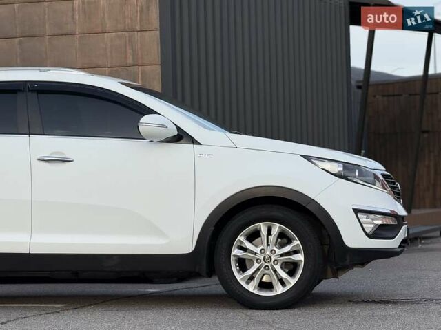 Белый Киа Sportage, объемом двигателя 2 л и пробегом 161 тыс. км за 10900 $, фото 8 на Automoto.ua