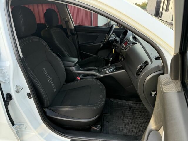 Білий Кіа Sportage, об'ємом двигуна 2 л та пробігом 161 тис. км за 10900 $, фото 19 на Automoto.ua