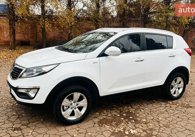 Белый Киа Sportage, объемом двигателя 2 л и пробегом 127 тыс. км за 11900 $, фото 1 на Automoto.ua