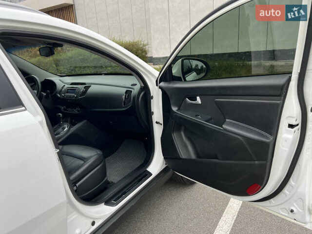 Белый Киа Sportage, объемом двигателя 2 л и пробегом 170 тыс. км за 15300 $, фото 40 на Automoto.ua