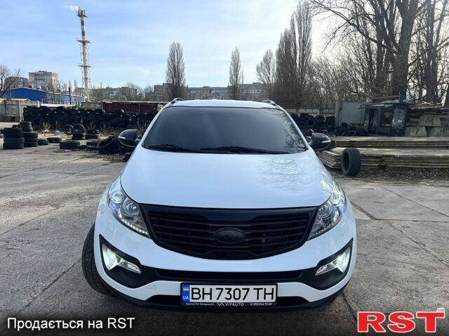 Белый Киа Sportage, объемом двигателя 2 л и пробегом 176 тыс. км за 13600 $, фото 1 на Automoto.ua