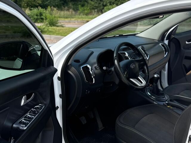 Белый Киа Sportage, объемом двигателя 2 л и пробегом 201 тыс. км за 9000 $, фото 12 на Automoto.ua