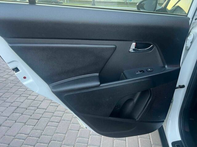 Белый Киа Sportage, объемом двигателя 2 л и пробегом 170 тыс. км за 13500 $, фото 10 на Automoto.ua