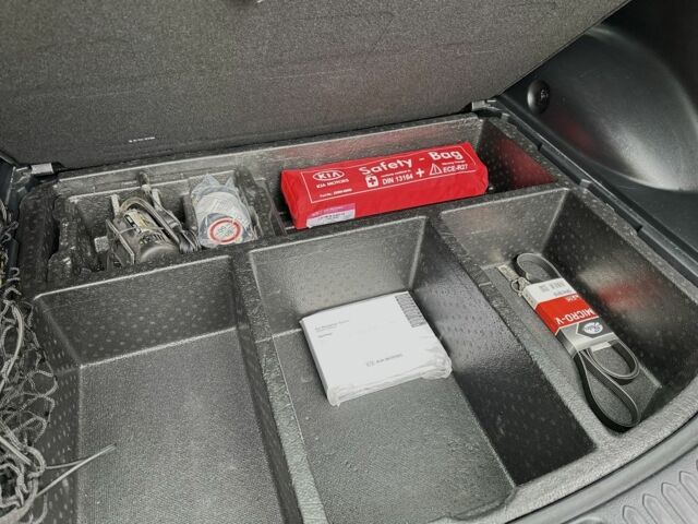 Белый Киа Sportage, объемом двигателя 1.7 л и пробегом 195 тыс. км за 12999 $, фото 23 на Automoto.ua