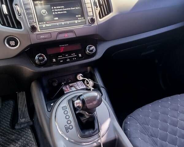 Белый Киа Sportage, объемом двигателя 2 л и пробегом 198 тыс. км за 14200 $, фото 7 на Automoto.ua