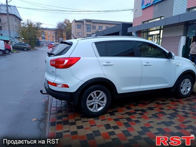 Білий Кіа Sportage, об'ємом двигуна 1.7 л та пробігом 180 тис. км за 12000 $, фото 6 на Automoto.ua