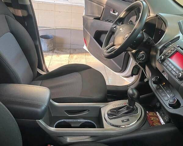 Белый Киа Sportage, объемом двигателя 2.4 л и пробегом 143 тыс. км за 12200 $, фото 9 на Automoto.ua
