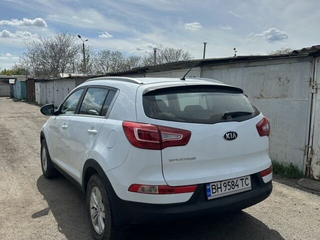 Белый Киа Sportage, объемом двигателя 2 л и пробегом 170 тыс. км за 10500 $, фото 4 на Automoto.ua