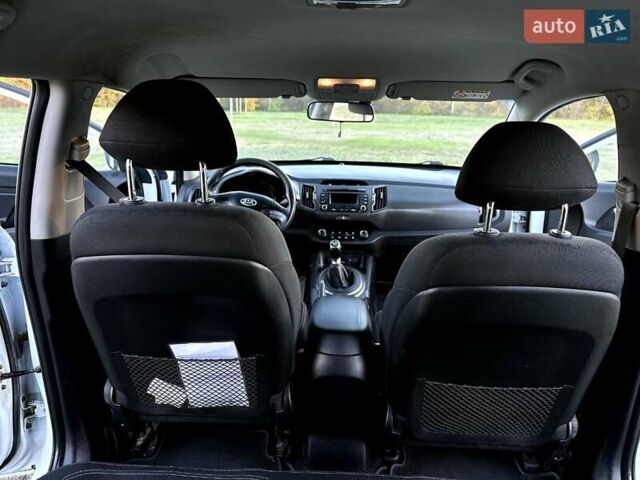 Белый Киа Sportage, объемом двигателя 1.69 л и пробегом 222 тыс. км за 12000 $, фото 3 на Automoto.ua