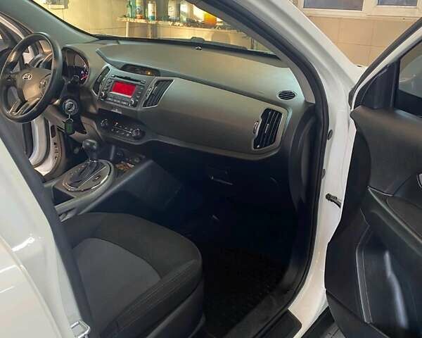 Белый Киа Sportage, объемом двигателя 2.4 л и пробегом 143 тыс. км за 12200 $, фото 8 на Automoto.ua