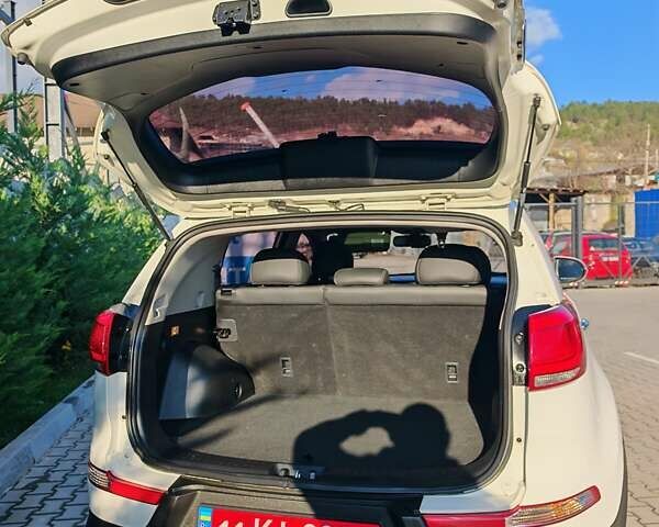 Белый Киа Sportage, объемом двигателя 0 л и пробегом 195 тыс. км за 15300 $, фото 49 на Automoto.ua