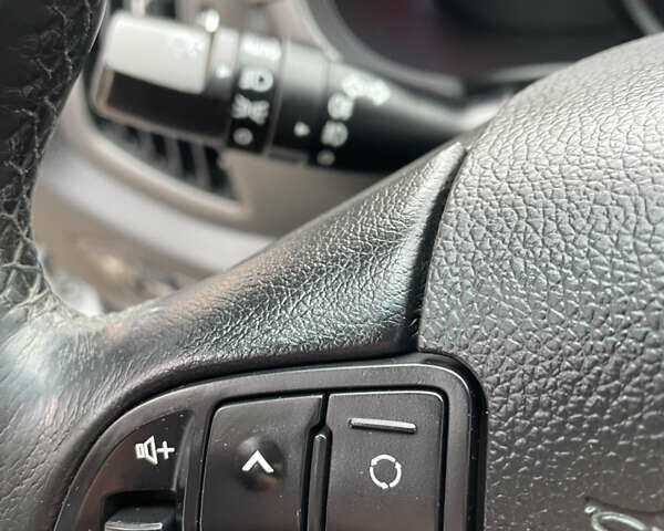 Білий Кіа Sportage, об'ємом двигуна 2 л та пробігом 234 тис. км за 13950 $, фото 19 на Automoto.ua