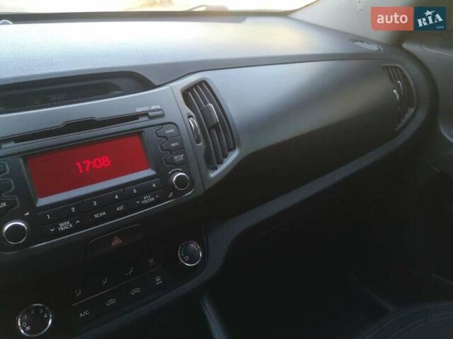 Білий Кіа Sportage, об'ємом двигуна 2 л та пробігом 198 тис. км за 12900 $, фото 13 на Automoto.ua