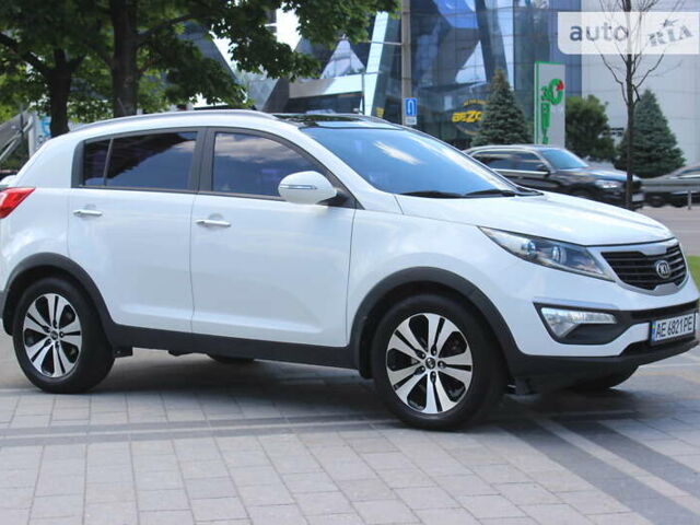 Білий Кіа Sportage, об'ємом двигуна 2 л та пробігом 200 тис. км за 14999 $, фото 6 на Automoto.ua