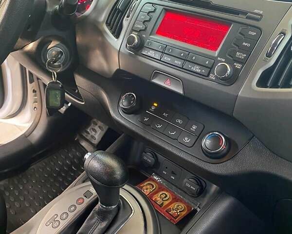 Белый Киа Sportage, объемом двигателя 2.4 л и пробегом 143 тыс. км за 12200 $, фото 7 на Automoto.ua