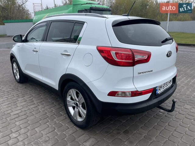 Білий Кіа Sportage, об'ємом двигуна 2 л та пробігом 234 тис. км за 13950 $, фото 6 на Automoto.ua