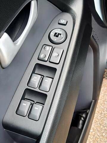 Білий Кіа Sportage, об'ємом двигуна 2 л та пробігом 102 тис. км за 14700 $, фото 26 на Automoto.ua