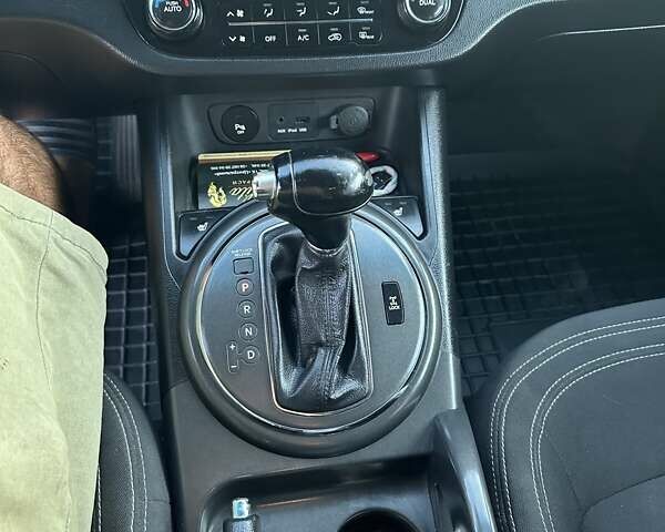 Белый Киа Sportage, объемом двигателя 2 л и пробегом 157 тыс. км за 13800 $, фото 17 на Automoto.ua